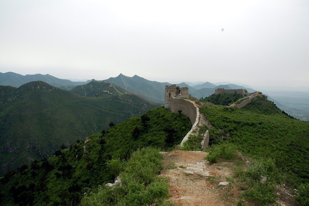 山脊上的长城风景摄影样例